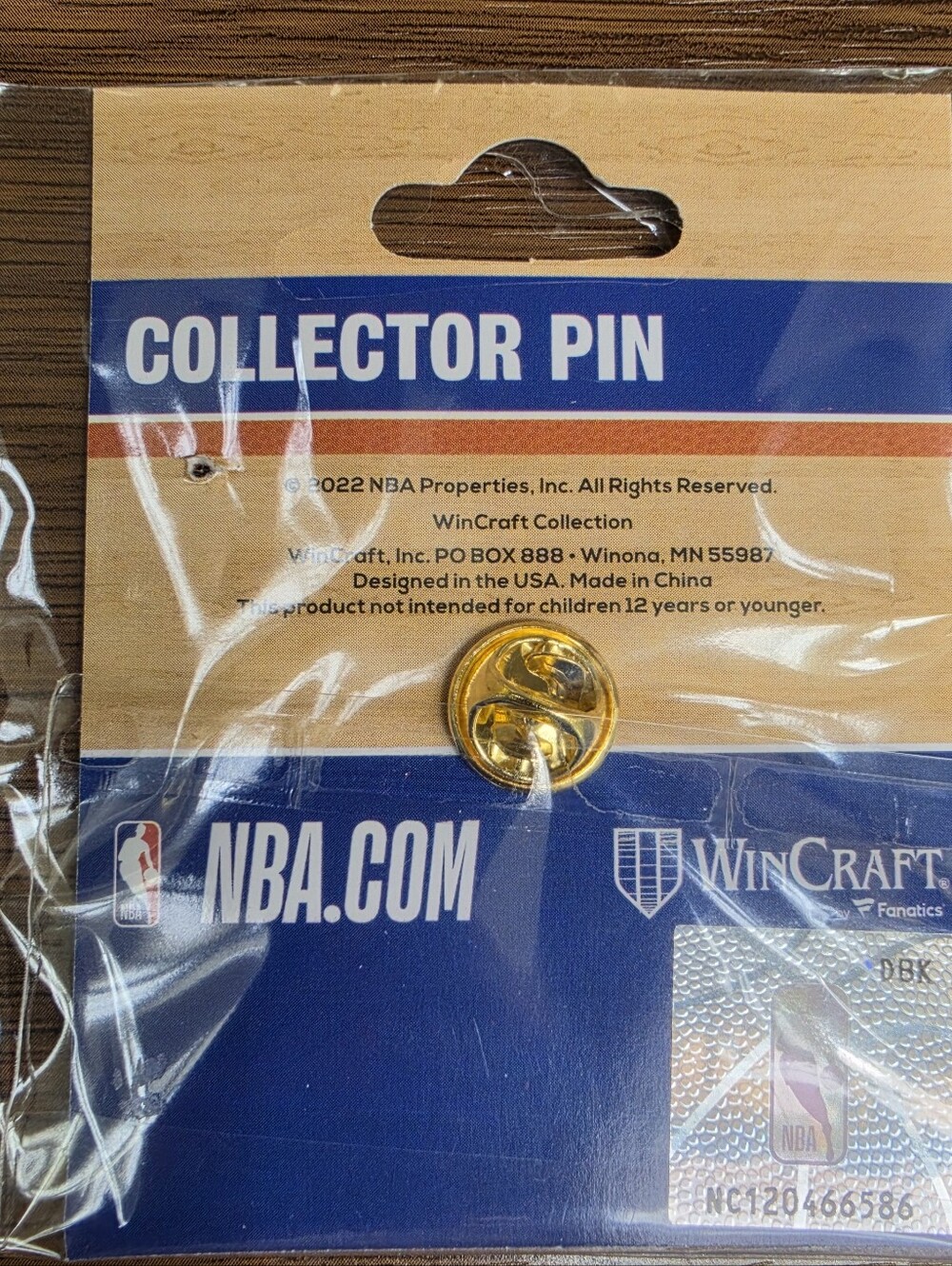 🏆 New York Knicks 2026 NBA Champions Collectible Trophy Pin - NEW 🏀 - Picture 3 of 4